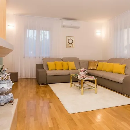 Villa Sweet Marija With Heated Pool Split