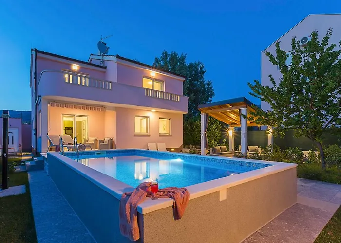 Sweet Marija With Heated Pool Villa *