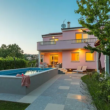 Sweet Marija With Heated Pool *
