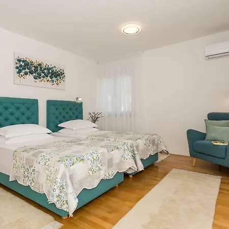 Sweet Marija With Heated Pool Villa *